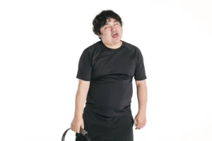 疲れ果てている男性